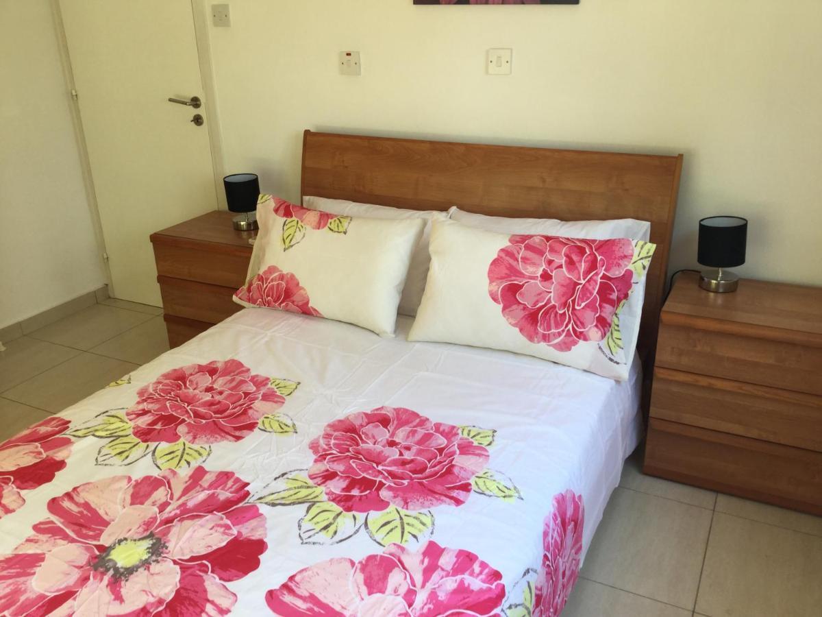 Poolside 2 Bedroom Apt, Paphos Riviera, Universal Area 外观 照片