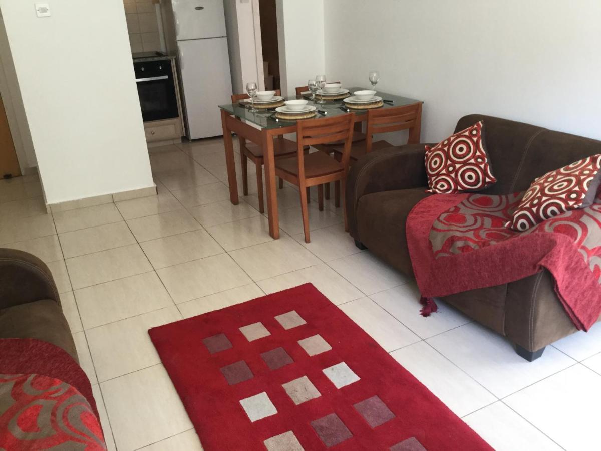 Poolside 2 Bedroom Apt, Paphos Riviera, Universal Area 外观 照片
