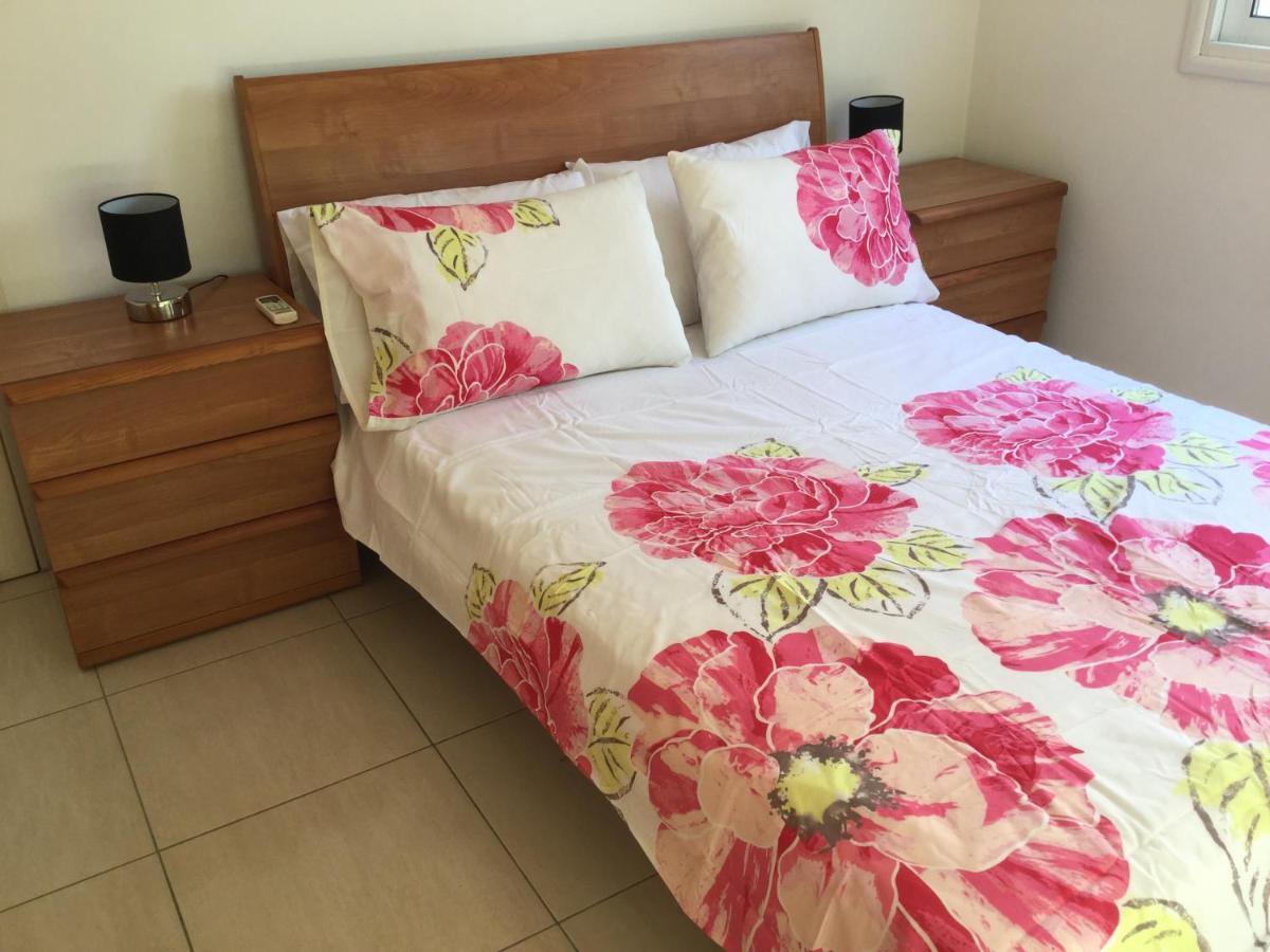Poolside 2 Bedroom Apt, Paphos Riviera, Universal Area 外观 照片