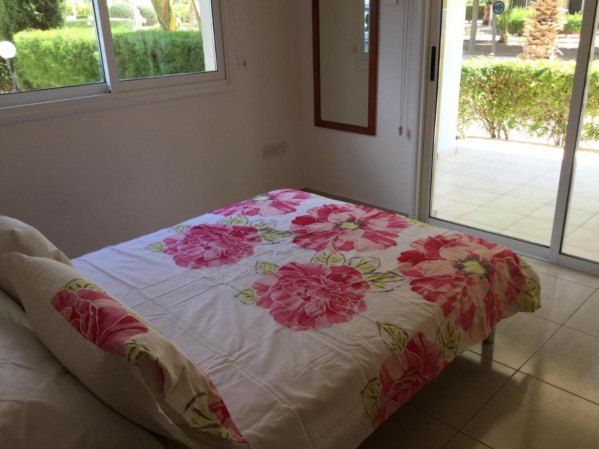 Poolside 2 Bedroom Apt, Paphos Riviera, Universal Area 外观 照片