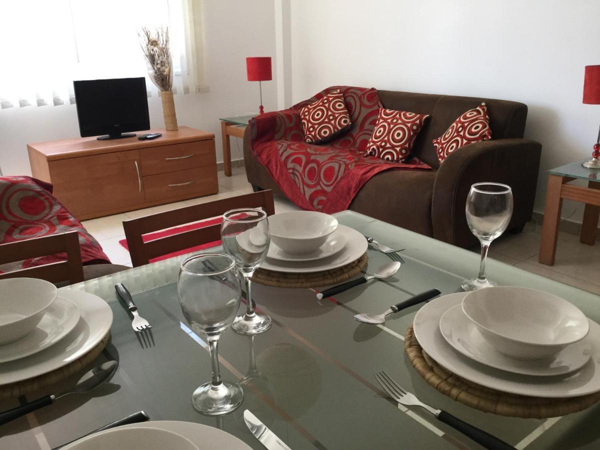 Poolside 2 Bedroom Apt, Paphos Riviera, Universal Area 外观 照片