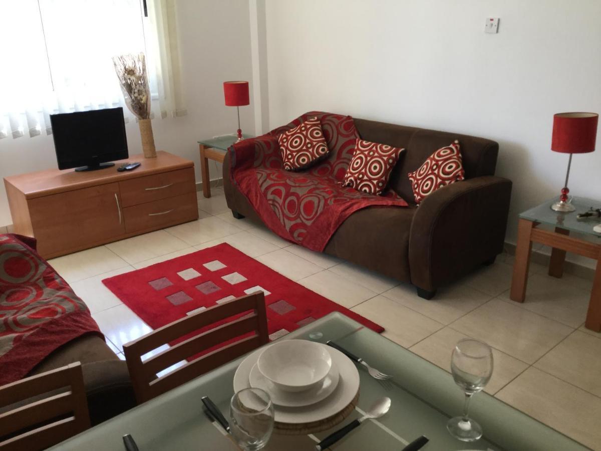 Poolside 2 Bedroom Apt, Paphos Riviera, Universal Area 外观 照片