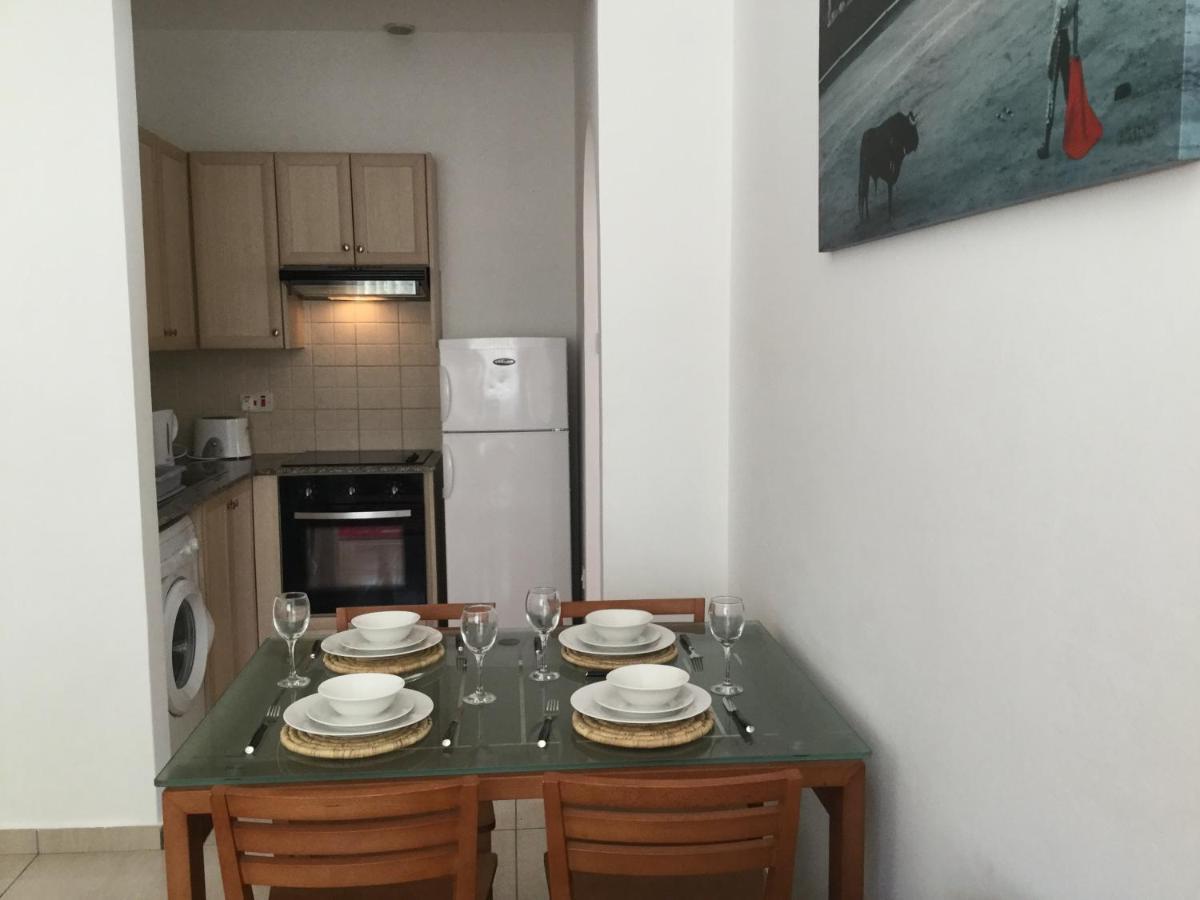 Poolside 2 Bedroom Apt, Paphos Riviera, Universal Area 外观 照片